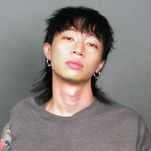 百度1个性感的脱衣舞
